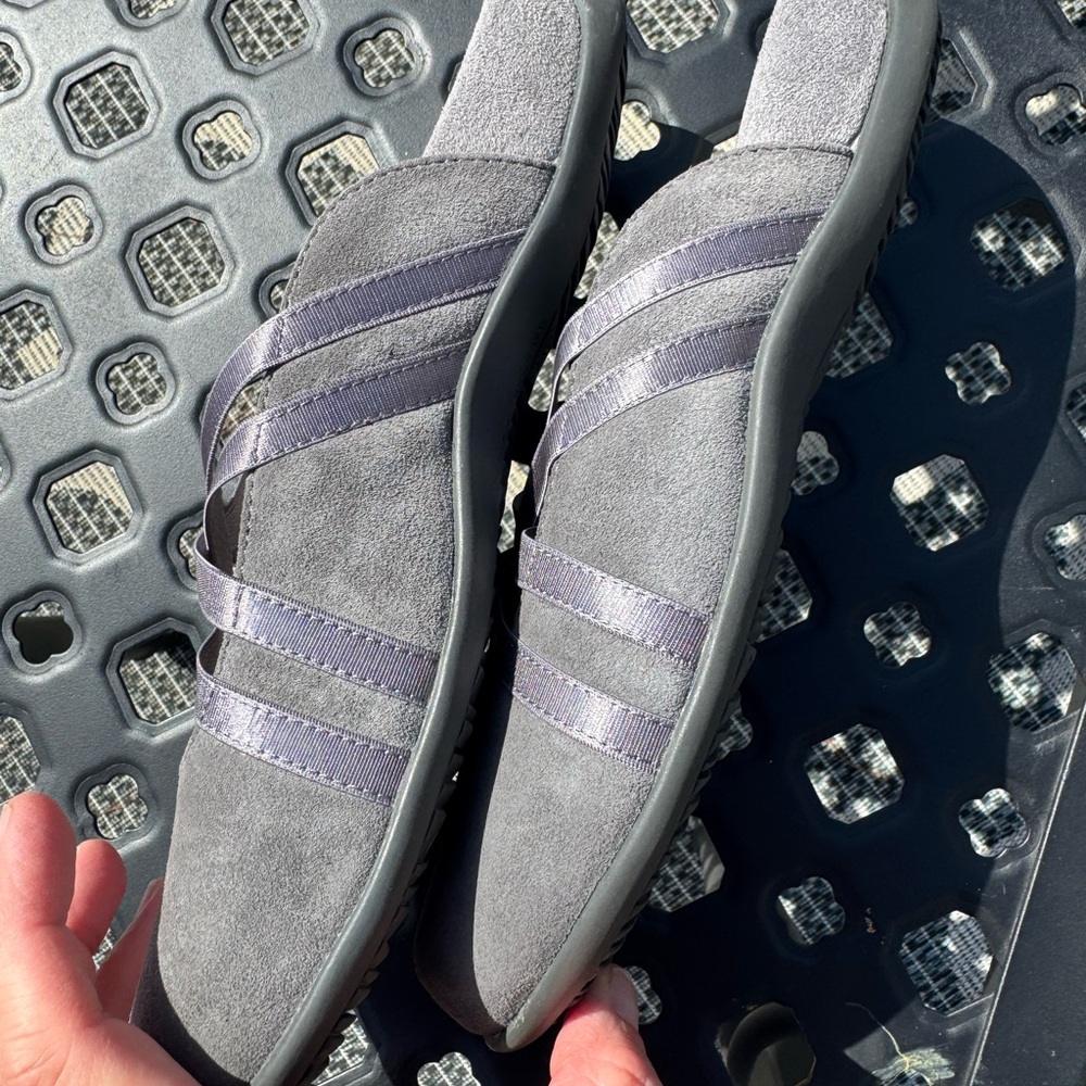 Vionic Gray soft Casual slip-one sandals ☕️🐰 - Picture 2 of 8
